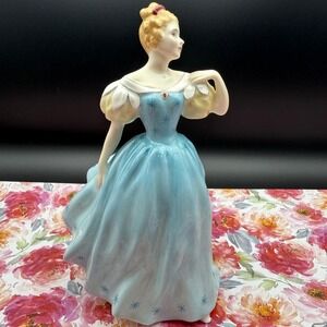 Royal Doulton Figurine 7 3/4" Tall Enchantment H.N.2178 Mint‎ Condition Retired